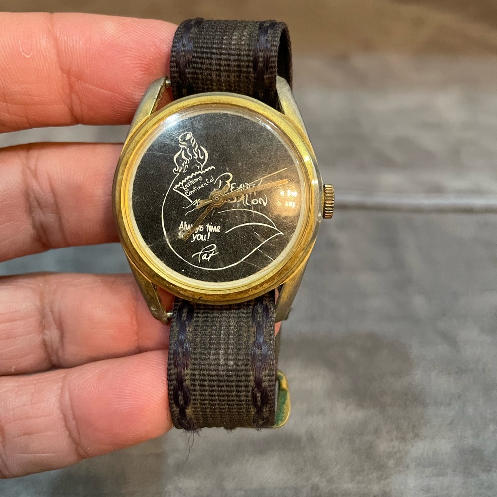 Women’s Fashion Beauty Salon Hairstylist Watch